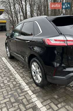 Позашляховик / Кросовер Ford Edge 2019 в 