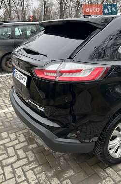 Позашляховик / Кросовер Ford Edge 2019 в 