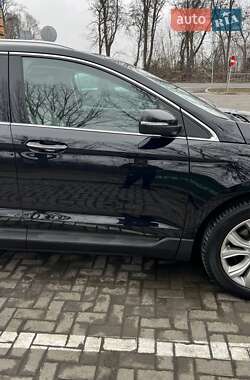 Позашляховик / Кросовер Ford Edge 2019 в 