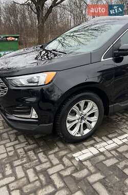 Позашляховик / Кросовер Ford Edge 2019 в 