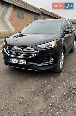 Позашляховик / Кросовер Ford Edge 2019 в 