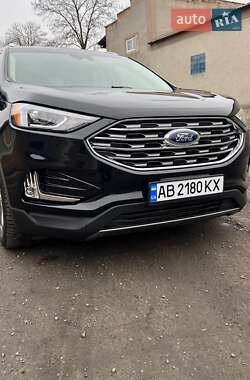 Позашляховик / Кросовер Ford Edge 2019 в 