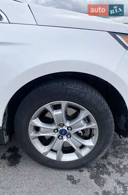 Внедорожник / Кроссовер Ford Edge 2015 в 
