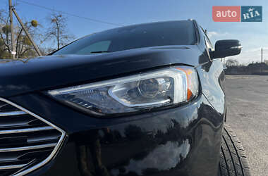 Позашляховик / Кросовер Ford Edge 2019 в 