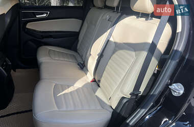 Позашляховик / Кросовер Ford Edge 2019 в 
