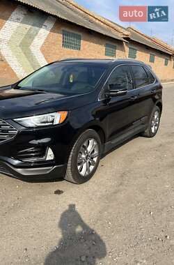 Позашляховик / Кросовер Ford Edge 2019 в 