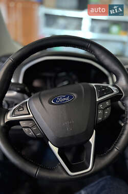 Внедорожник / Кроссовер Ford Edge 2016 в 