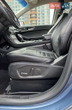 Позашляховик / Кросовер Ford Edge 2018 в 