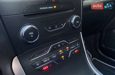 Позашляховик / Кросовер Ford Edge 2015 в 