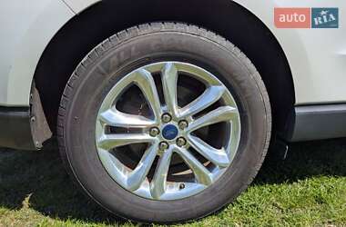Внедорожник / Кроссовер Ford Edge 2015 в 
