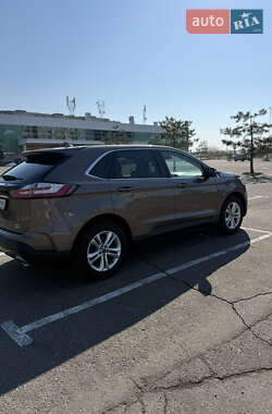 Внедорожник / Кроссовер Ford Edge 2019 в 