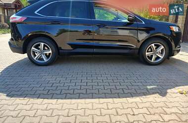 Внедорожник / Кроссовер Ford Edge 2018 в 