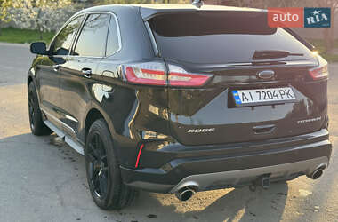 Позашляховик / Кросовер Ford Edge 2019 в 