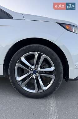 Внедорожник / Кроссовер Ford Edge 2015 в 