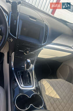 Внедорожник / Кроссовер Ford Edge 2015 в 