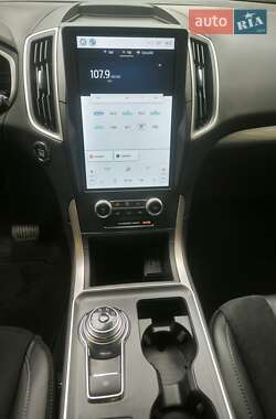 Позашляховик / Кросовер Ford Edge 2021 в 