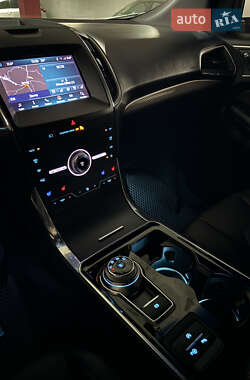 Позашляховик / Кросовер Ford Edge 2020 в 