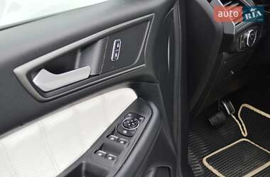 Внедорожник / Кроссовер Ford Edge 2016 в 
