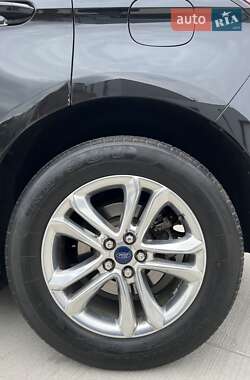 Внедорожник / Кроссовер Ford Edge 2015 в 