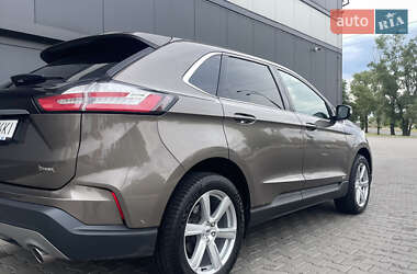 Позашляховик / Кросовер Ford Edge 2019 в 