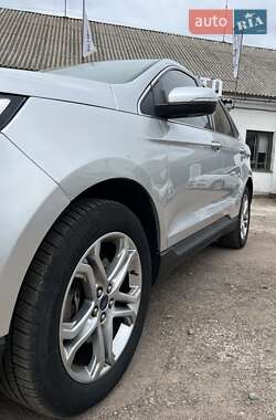 Позашляховик / Кросовер Ford Edge 2016 в 