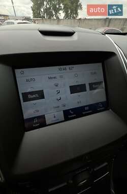 Позашляховик / Кросовер Ford Edge 2016 в 