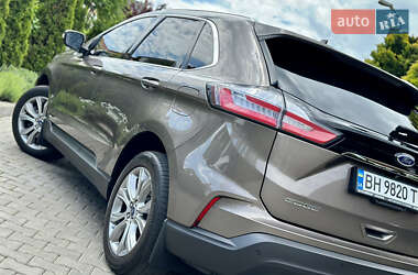 Позашляховик / Кросовер Ford Edge 2019 в 