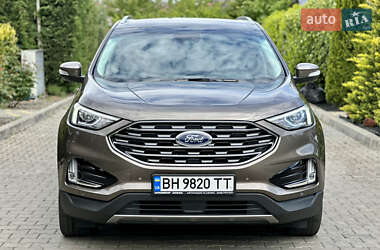 Позашляховик / Кросовер Ford Edge 2019 в 