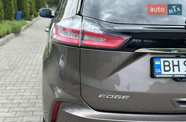 Позашляховик / Кросовер Ford Edge 2019 в 