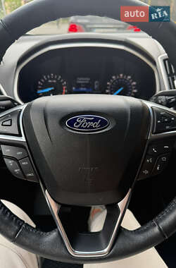Позашляховик / Кросовер Ford Edge 2019 в 