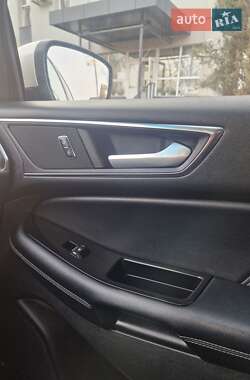 Позашляховик / Кросовер Ford Edge 2016 в 