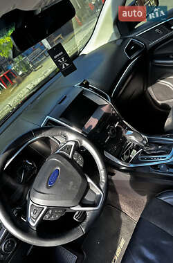 Внедорожник / Кроссовер Ford Edge 2016 в 