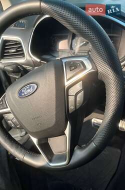 Позашляховик / Кросовер Ford Edge 2016 в 