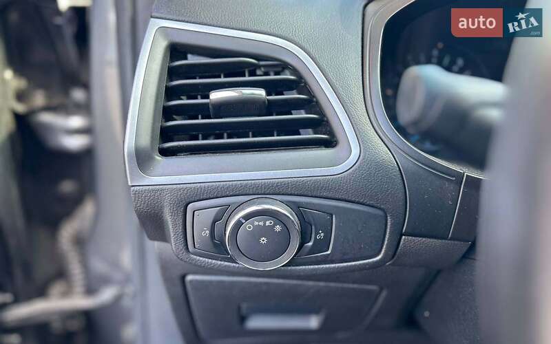 Позашляховик / Кросовер Ford Edge 2016 в Чернівцях