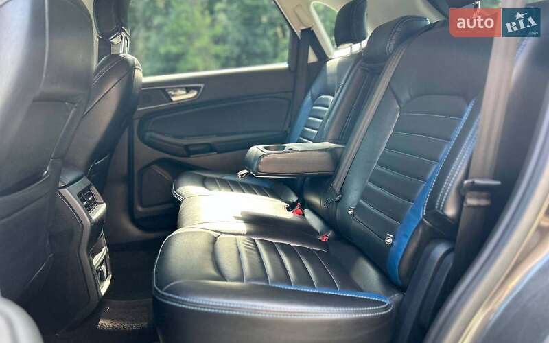 Позашляховик / Кросовер Ford Edge 2016 в Чернівцях