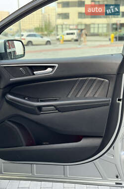 Внедорожник / Кроссовер Ford Edge 2015 в 