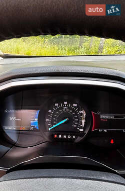 Позашляховик / Кросовер Ford Edge 2019 в 