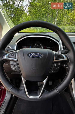 Позашляховик / Кросовер Ford Edge 2019 в 