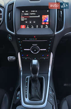 Внедорожник / Кроссовер Ford Edge 2016 в 