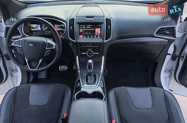 Внедорожник / Кроссовер Ford Edge 2016 в 