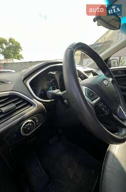 Позашляховик / Кросовер Ford Edge 2015 в 
