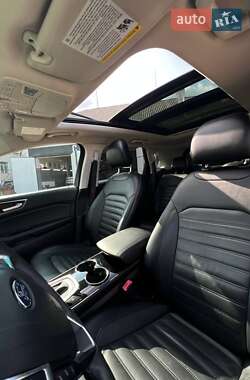 Позашляховик / Кросовер Ford Edge 2015 в 