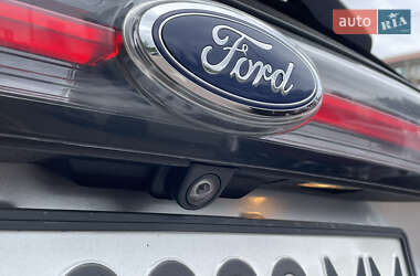 Внедорожник / Кроссовер Ford Edge 2016 в 
