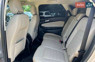 Внедорожник / Кроссовер Ford Edge 2017 в 
