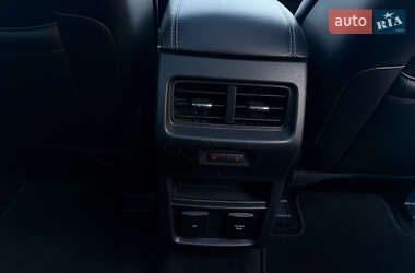 Внедорожник / Кроссовер Ford Edge 2017 в 