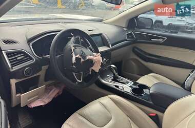 Внедорожник / Кроссовер Ford Edge 2017 в 