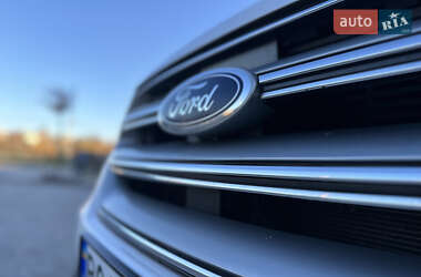 Внедорожник / Кроссовер Ford Edge 2016 в 
