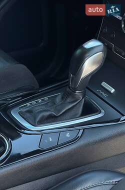 Позашляховик / Кросовер Ford Edge 2016 в 