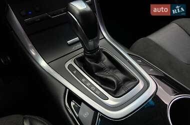 Внедорожник / Кроссовер Ford Edge 2015 в 