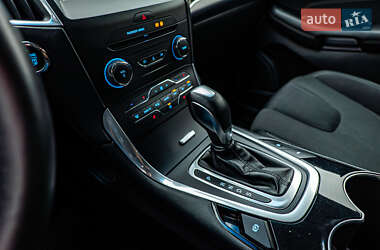 Внедорожник / Кроссовер Ford Edge 2016 в 